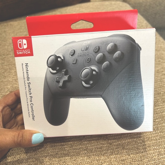 Used Nintendo Switch Pro Controller - Picture 1 of 8